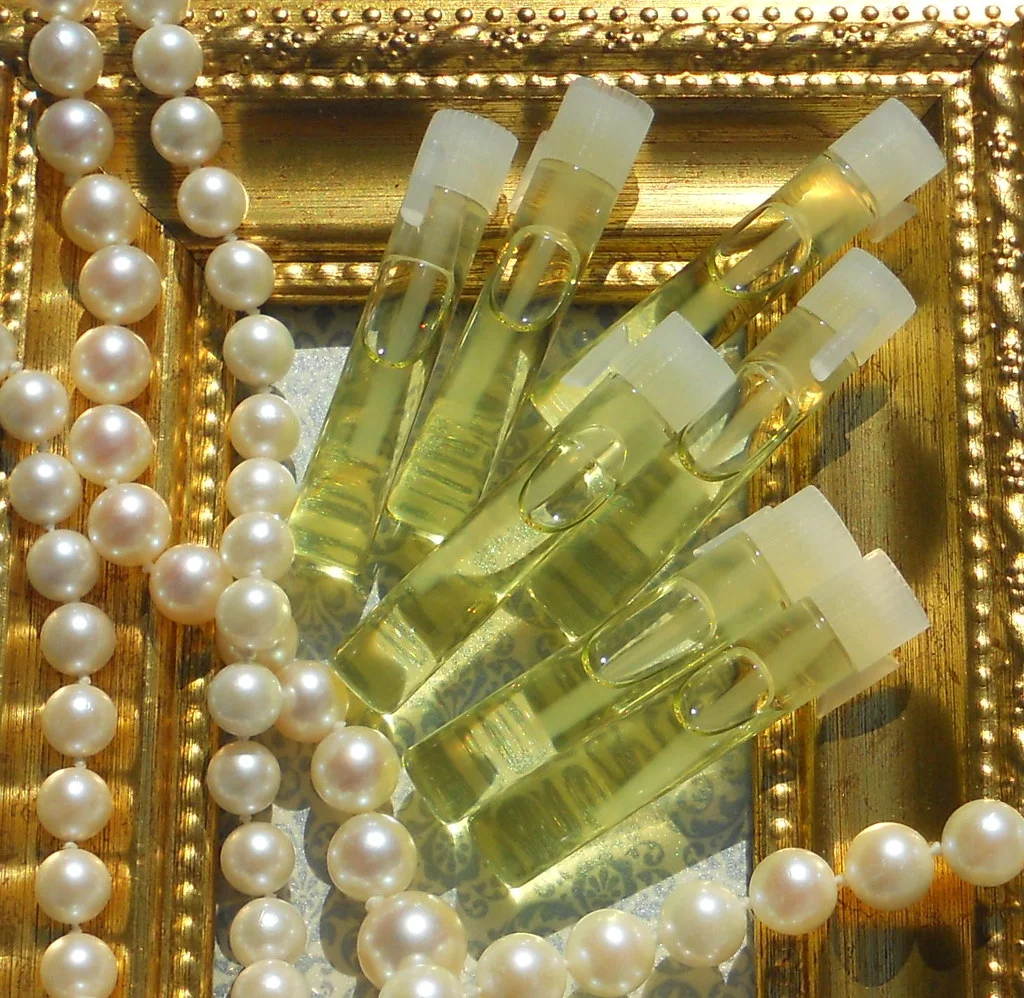Flacons d'huiles essentielles aromathérapie pour un spray anti-moustique naturel